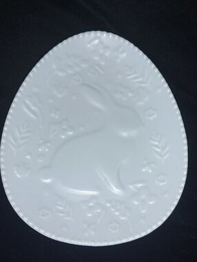 Set Of 4   Bunny Egg-Shaped Decorative Plate